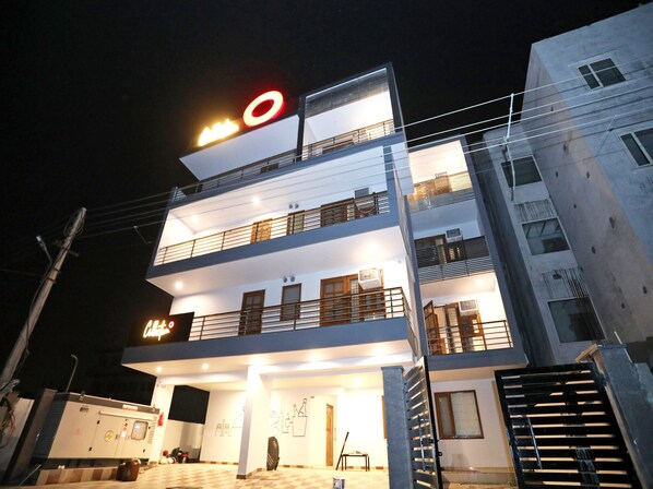 Exterior - Collection O 37926 Banquet Sector 52 (Gurugram)