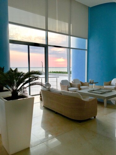 STUNNING SEA VIEW, YOU'LL LOVE IT!! RNT96045