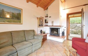 Fernseher, Kamin, DVD-Player