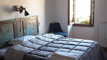 Soundproofing, free WiFi, bed sheets