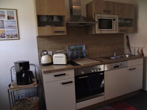 Fridge, microwave, oven, dishwasher - Apartment Annabelle, 15134 - Apartment Annabelle (Leer (Ostfriesland))