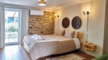 Panoramic Suite, 1 Queen Bed with Sofa bed, Mountain View | Free WiFi, bed sheets