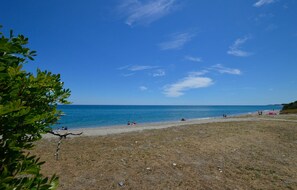Playa en los alrededores y pesca 