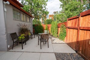 Outdoor dining - Updated Home in Vibrant Five Points Neighborhood - Walk to Downtown Denver (Denver)