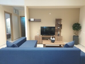 TV - JK'S Guesthouse(105 square meters House) (Kardamaina)