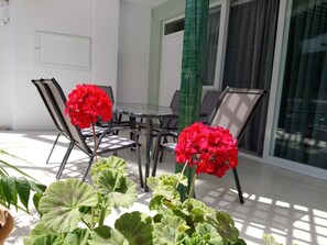 Outdoor dining - JK'S Guesthouse(105 square meters House) (Kardamaina)
