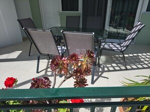 Outdoor dining - JK'S Guesthouse(105 square meters House) (Kardamaina)