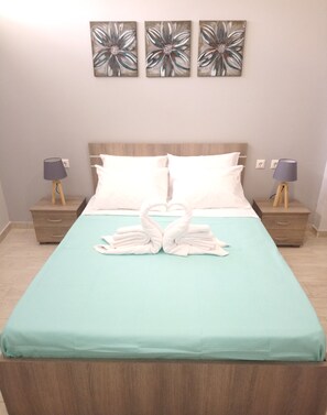 3 bedrooms, in-room safe, iron/ironing board, WiFi