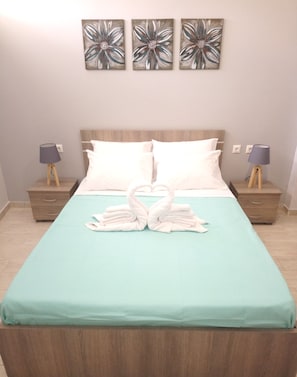3 bedrooms, in-room safe, iron/ironing board, WiFi