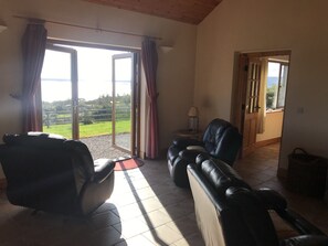 TV - Mullach Cottage (Tourmakeady)