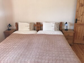 3 chambres, literie de qualité, décor unique, ameublement unique