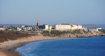 Large Family Holiday House with Sea Views & Off Street Parking.
