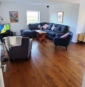 Smart-TV, DVD-Player, Bücher, Videothek