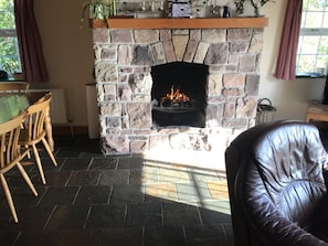 Traditional Cottage | Living area | Flat-screen TV - Carraigin Ban (Tourmakeady)