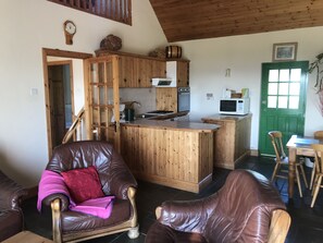 传统村舍 | 私人厨房 | 大冰箱、微波炉、烤箱、炉灶