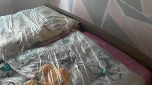 واي فاي مجانًا وملاءات أسرّة