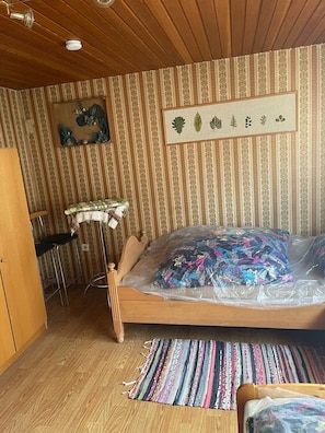 Kamar Double Basic | Area keluarga | TV