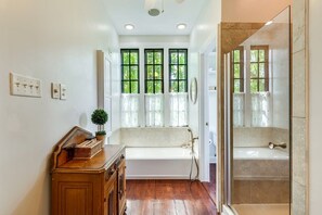 Bathtub, free toiletries, hair dryer, towels