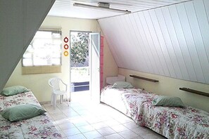 2 quartos, escrivaninha, acesso para cadeiras de rodas