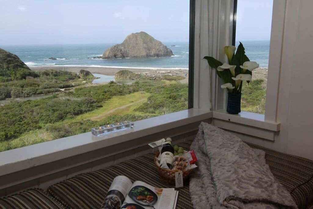 Elk Cove Inn & Spa Cottage  Panoramic Ocean Views, Beach Access Sleeps 2