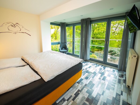 3 bedrooms, free internet