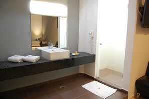 Standard Double Room | Bathroom | Shower, towels, soap, shampoo