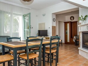 Dining - Sapphire by Interhome (Balatonmariafurdo)