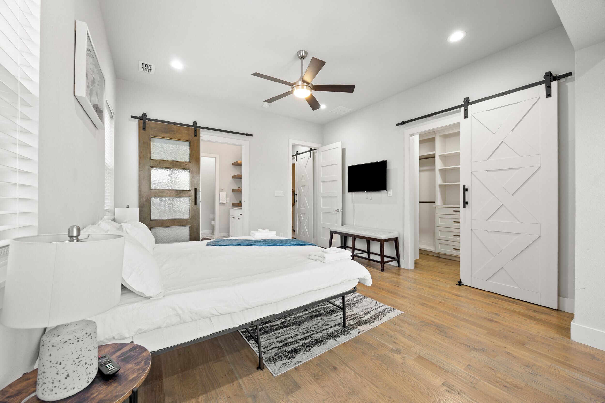 4 bedrooms, desk, iron/ironing board, free WiFi