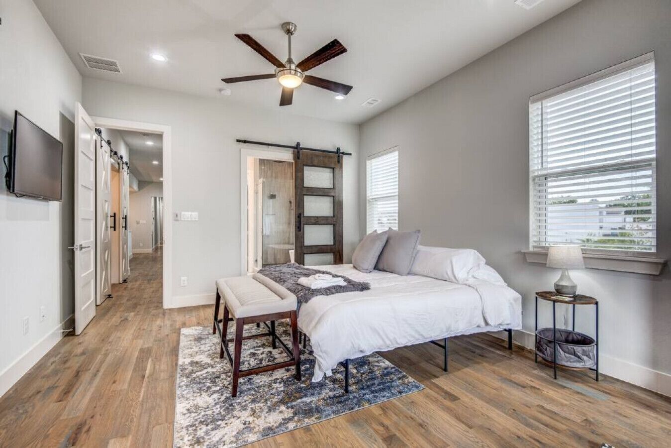 4 dormitorios, escritorio, tabla de planchar con plancha y wifi gratis