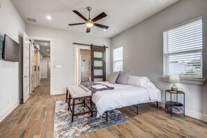 4 多间卧室、办公桌、熨斗/熨衣板、免费 WiFi