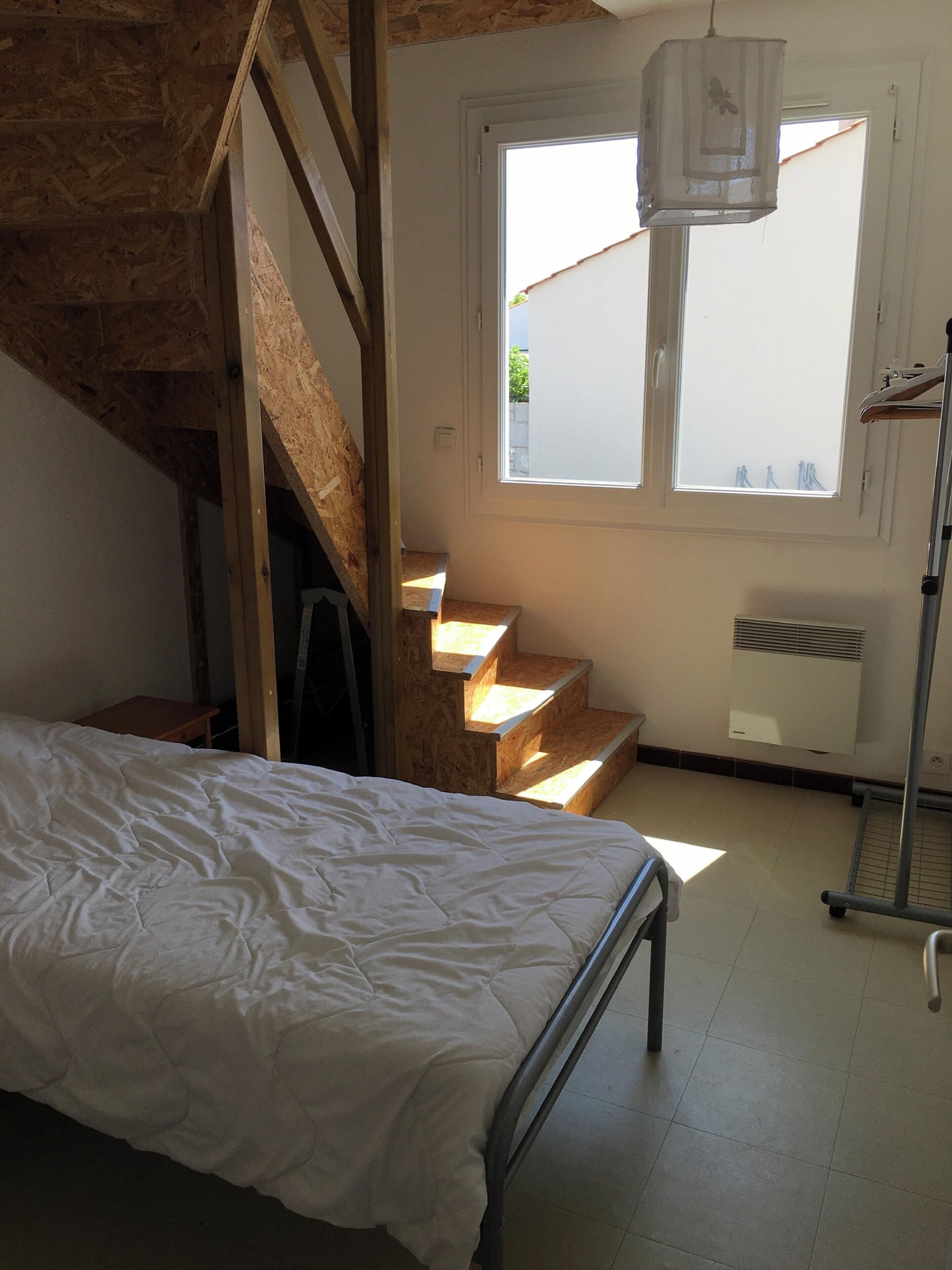 2 bedrooms, travel crib, WiFi (free)
