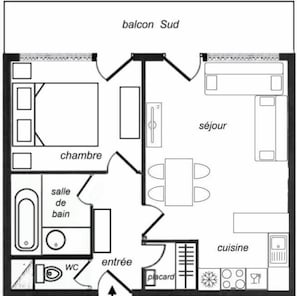 Planimetria di un hotel con balcone, camera da letto, zona salotto, bagno, cucina e ingresso.