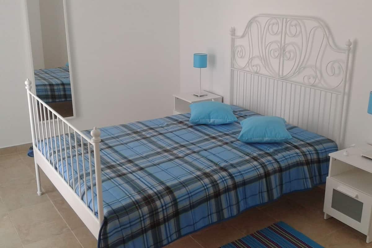 Comfort appartement, 1 slaapkamer, uitzicht op zwembad | 1 slaapkamer, hypoallergeen beddengoed, geluiddichte muren