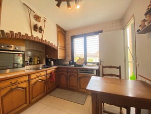 Køleskab, mikrobølgeovn, opvaskemaskine