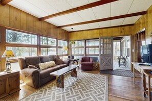 TV, DVD player, books, stereo - Lakefront home on private peninsula w/ 2 piers & lovely water views - 2 dogs OK (Eagle River)