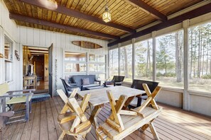 Outdoor dining - Lakefront home on private peninsula w/ 2 piers & lovely water views - 2 dogs OK (Eagle River)