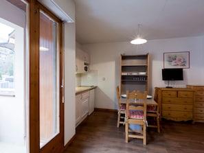 Fridge, microwave, dishwasher, coffee/tea maker