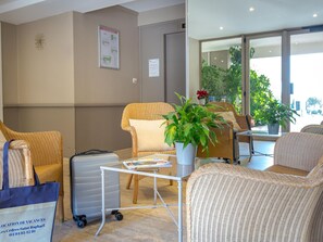 Lobby - Air-conditioned studio for 2 near beach and shops with balcony and wifi in Saint-Raphaël (Saint-Raphaël)