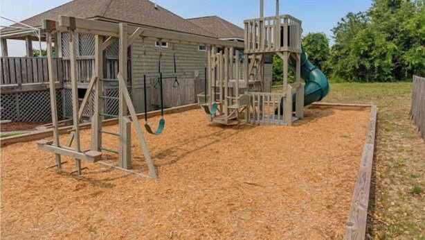 Children’s area - 3 Bedroom Ships Watch Home Just 325ft to Beach Access (Duck)