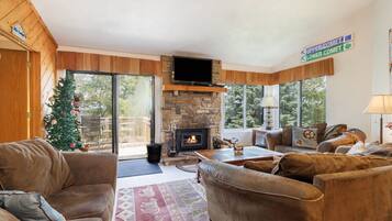 TV connectée, cheminée, jeux vidéo