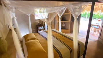 Luxury Studio | Individually decorated, individually furnished, free WiFi, bed sheets