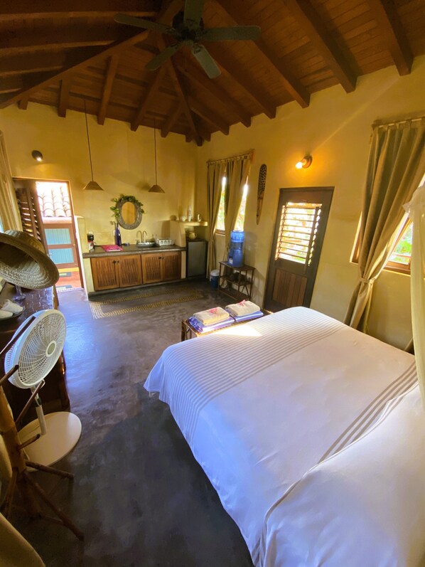 Habitación doble Deluxe | Decoración personalizada, muebles diferentes y wifi gratis 