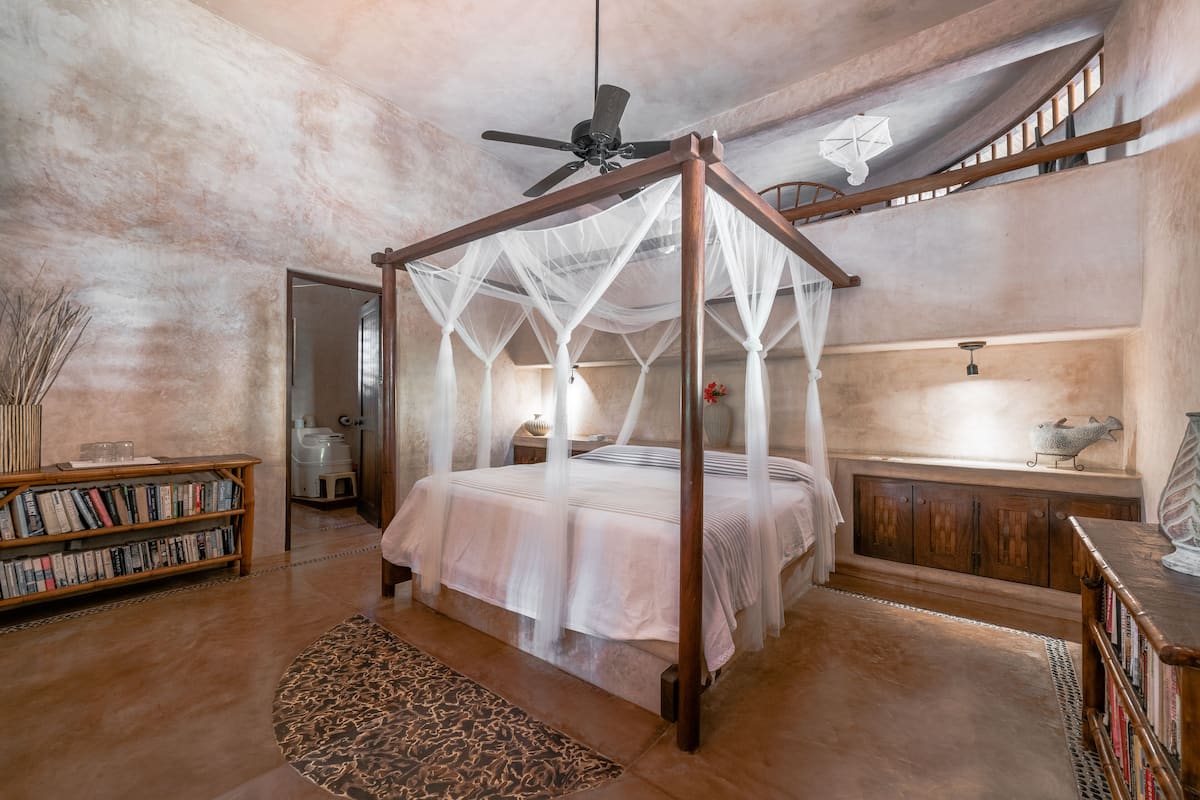 Luxury Studio | Individually decorated, individually furnished, free WiFi, bed sheets