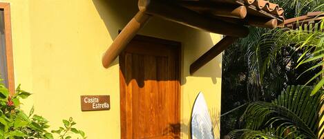 A wooden door with a sign reading "Casita Estrella" and a "Privado" sign indicating private access.