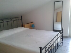 3 bedrooms, WiFi, bed sheets