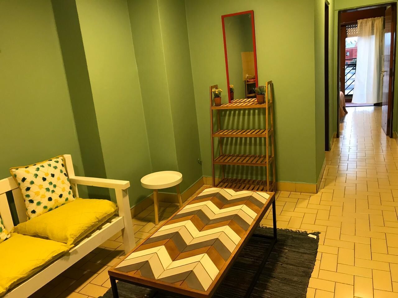 Departamento, 1 habitación | Área de sala de estar | Televisión de pantalla plana de 32 pulgadas con canales por cable 