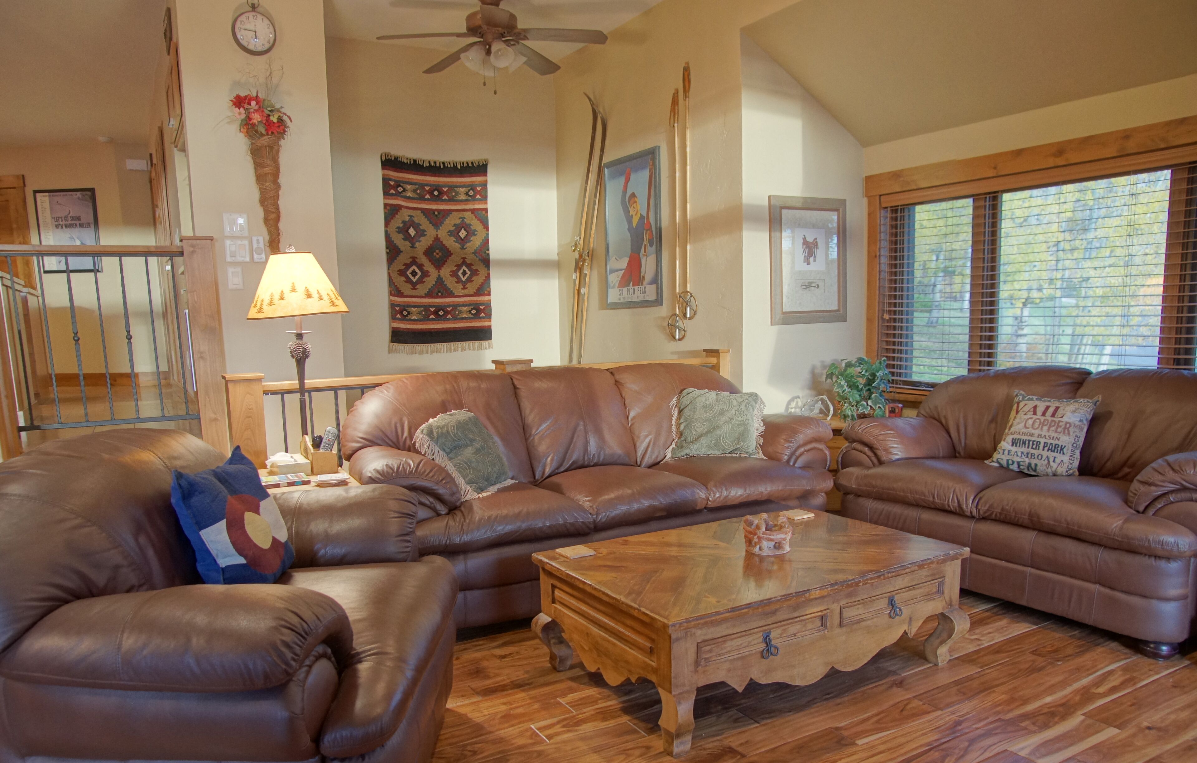 Fernseher, Kamin, Stereoanlage