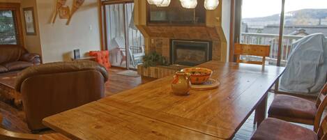 TV, fireplace, stereo