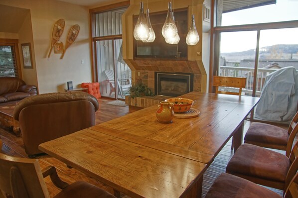 TV, fireplace, stereo