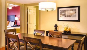 Dining - One Bedroom Luxury Condo, Old Town Alexandria (1782438) (Alexandria)